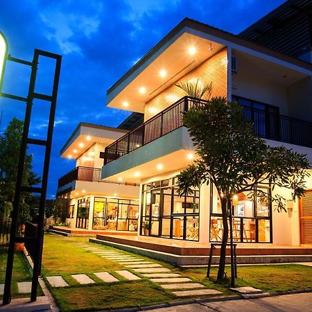 Yellow Moon Hotel Pattaya Extérieur photo