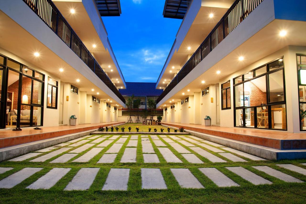 Yellow Moon Hotel Pattaya Extérieur photo