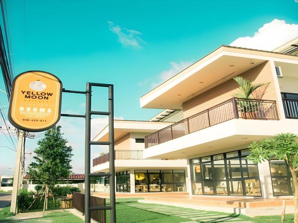 Yellow Moon Hotel Pattaya Extérieur photo
