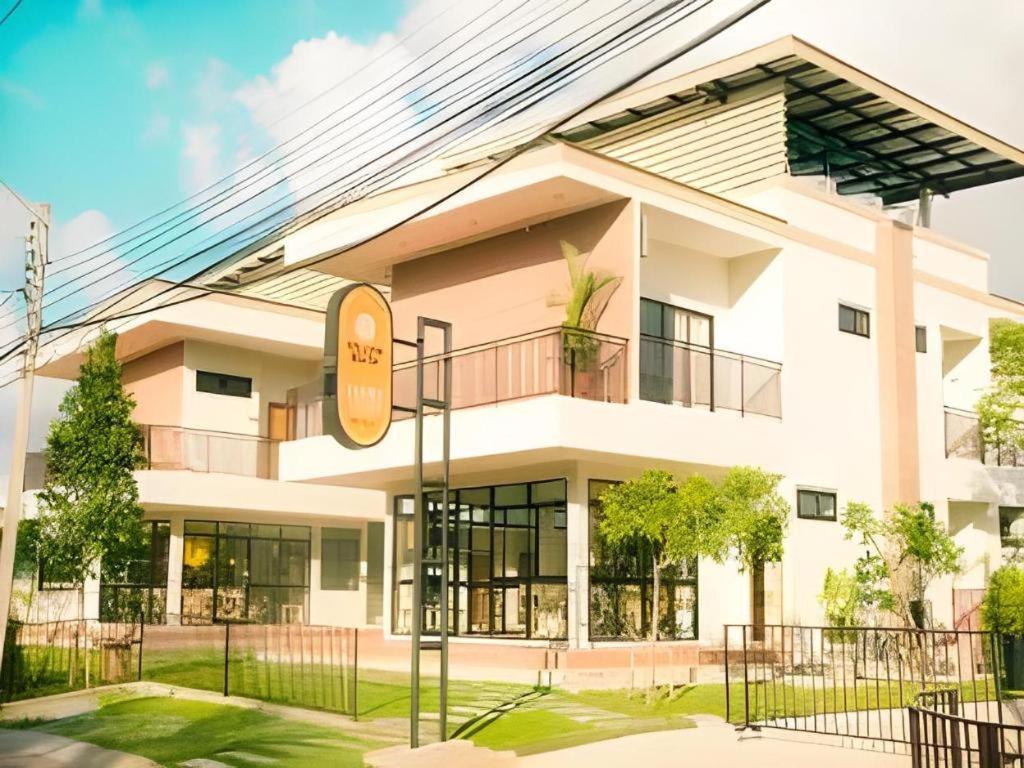 Yellow Moon Hotel Pattaya Extérieur photo
