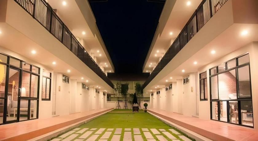 Yellow Moon Hotel Pattaya Extérieur photo