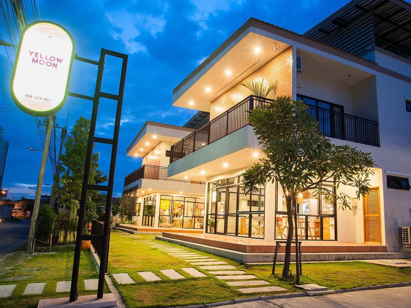 Yellow Moon Hotel Pattaya Extérieur photo